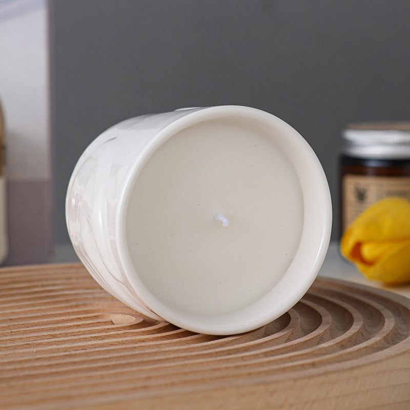 Écrin en céramique sculptée de la bougie crème vanillée ERMITUS