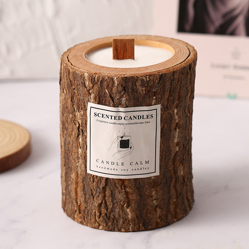 Bougie ERMITUS en cire de soja dans un écrin cylindrique en bois naturel
