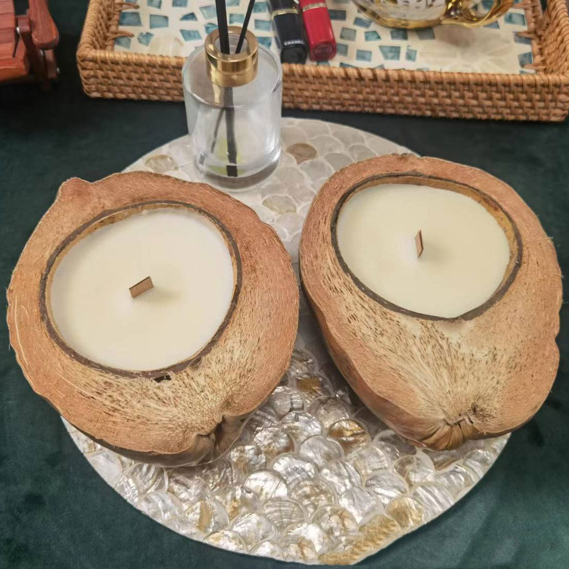 Bougie artisanale en coque de noix de coco — forme barque — aromathérapie — ERMITUS"