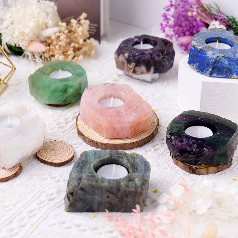 Bougeoirs en cristal naturel ERMITUS, collection de neuf coloris présentés ensemble