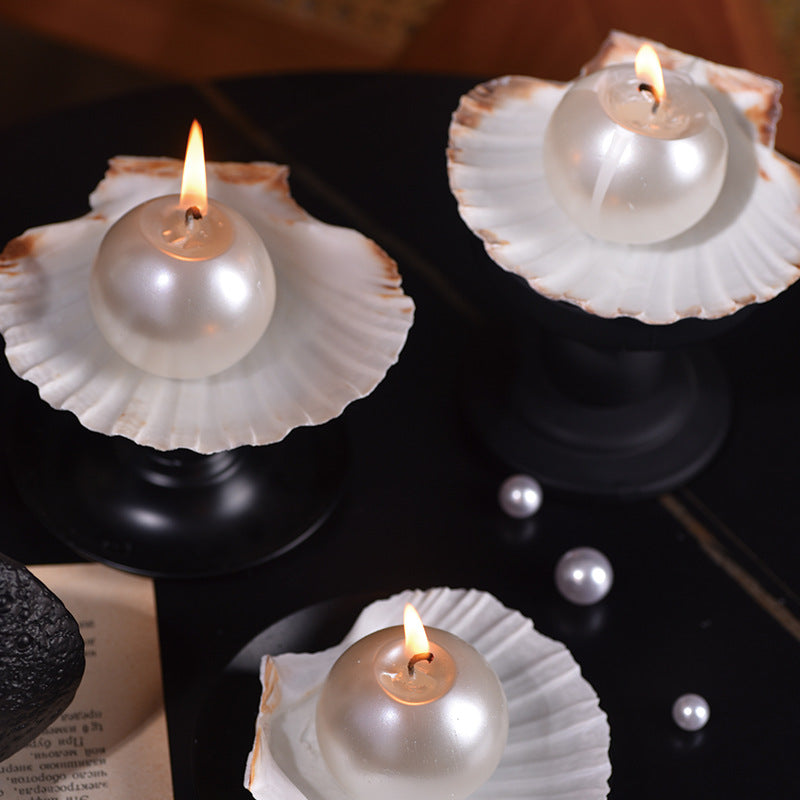 Bougie perle ERMITUS dans sa coquille naturelle, création singulière pour une décoration raffinée